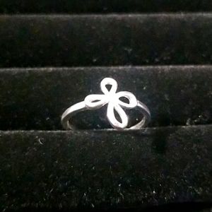 Premier DESIGNS silver plated ring sized 6